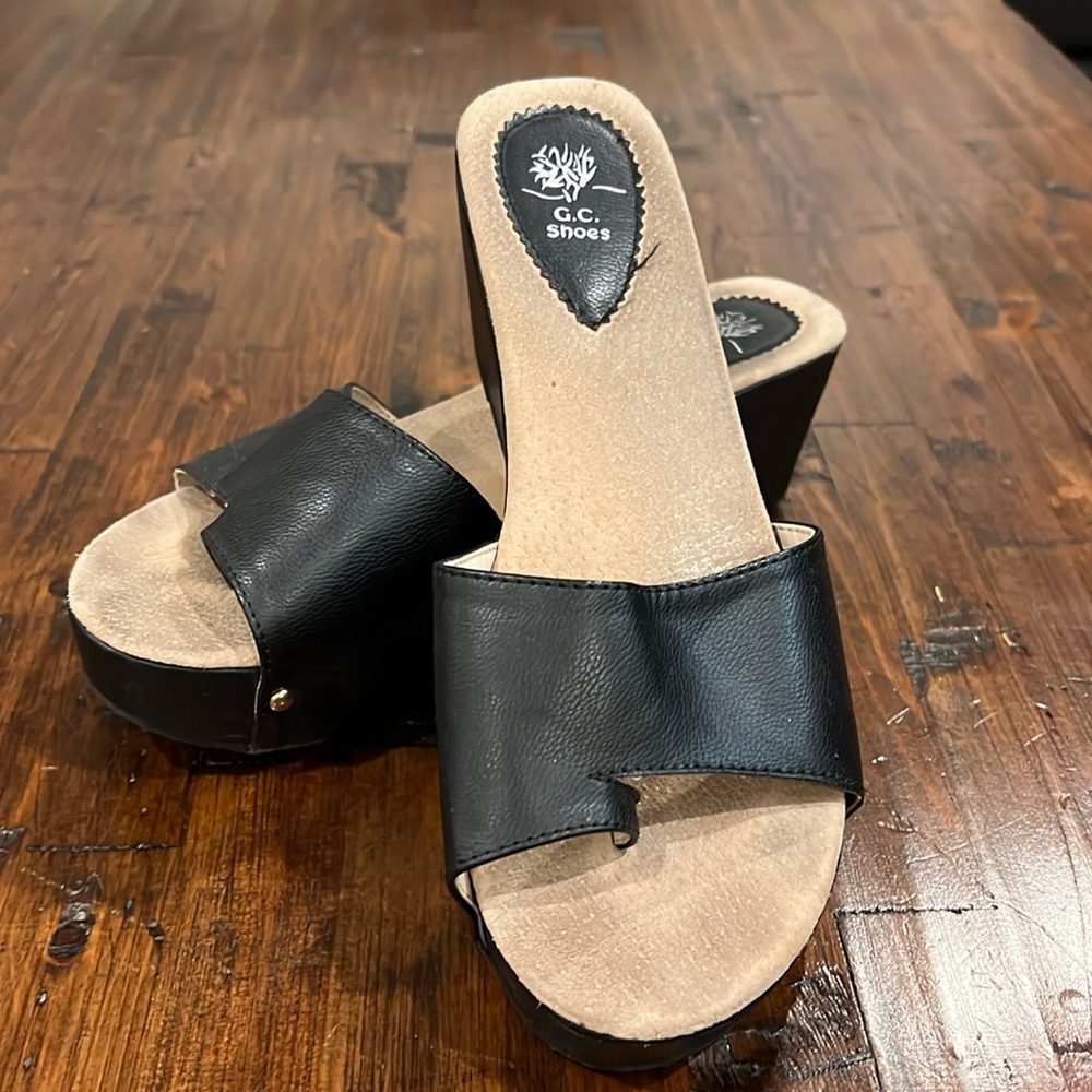 GUC! G.C Sandals. Black. SZ 9